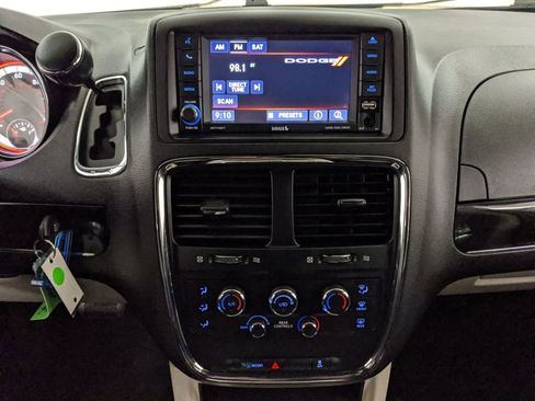 Used 2018 Dodge Grand Caravan SXT w/ Rear Park Assist Package image 8