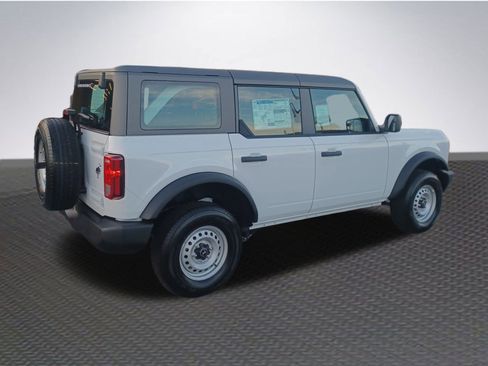 New 2025 Ford Bronco 4-Door image 4