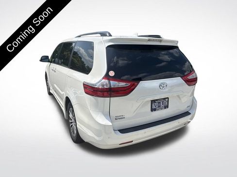 Used 2019 Toyota Sienna XLE w/ XLE Navigation Package FWD image 6