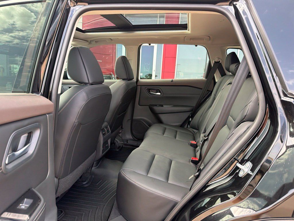 Used 2023 Nissan Rogue SL w/ SL Premium Package FWD image 15