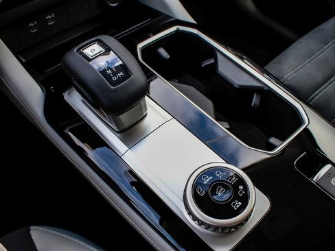 New 2025 Mitsubishi Outlander SE image 24