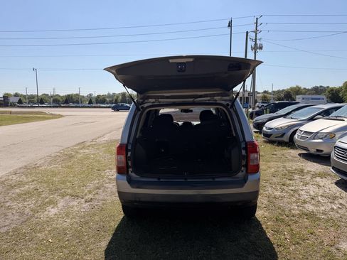 Used 2016 Jeep Patriot Latitude image 9