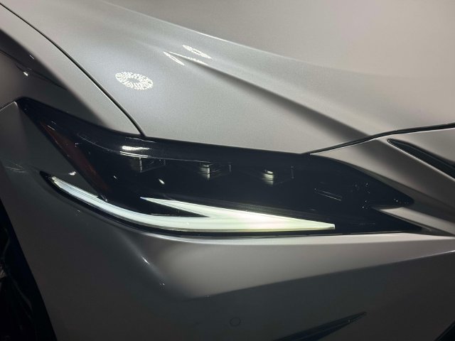 Used 2024 Lexus ES 300h w/ Premium Package FWD image 12