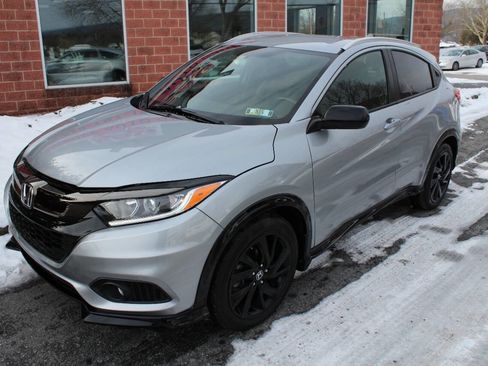 Used 2022 Honda HR-V Sport image 2