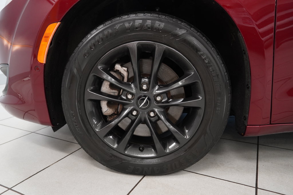 Used 2020 Chrysler Pacifica Touring-L AWD/4WD image 16