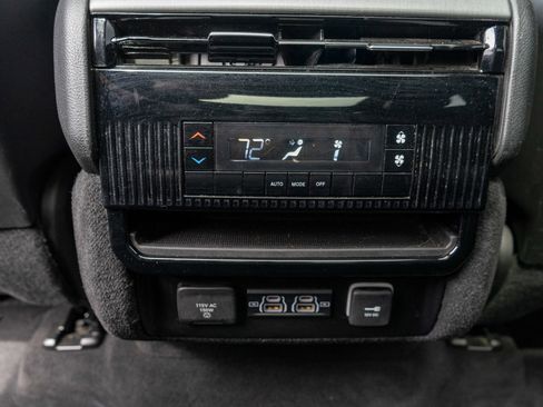 Used 2024 Jeep Wagoneer Series II AWD/4WD image 33