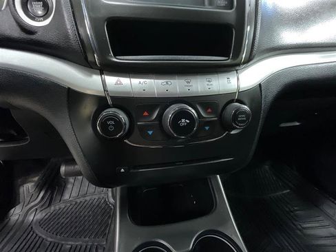 Used 2018 Dodge Journey SE w/ Connectivity Group FWD image 15