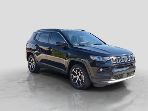 Used 2024 Jeep Compass Limited AWD/4WD image 2