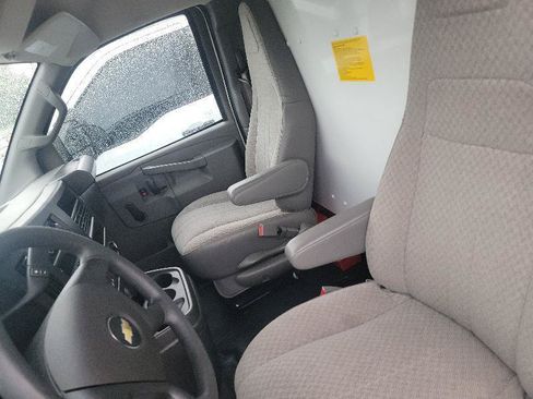 Used 2023 Chevrolet Express 3500 RWD image 9