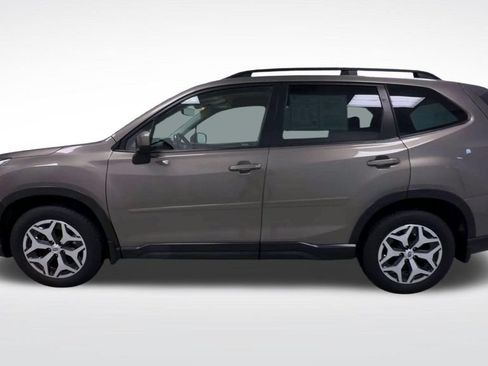 Used 2021 Subaru Forester Premium AWD/4WD image 5