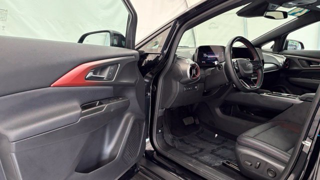 Used 2024 Chevrolet Equinox EV RS FWD image 30