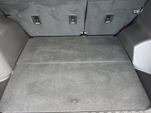 Used 2024 GMC Terrain SLT AWD/4WD image 16