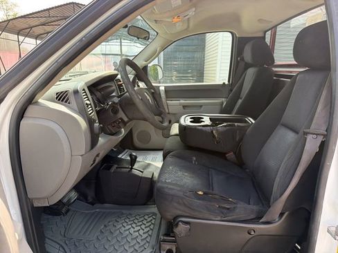 Used 2011 Chevrolet Silverado 2500 W/T w/ Snow Plow Prep Package AWD/4WD image 9