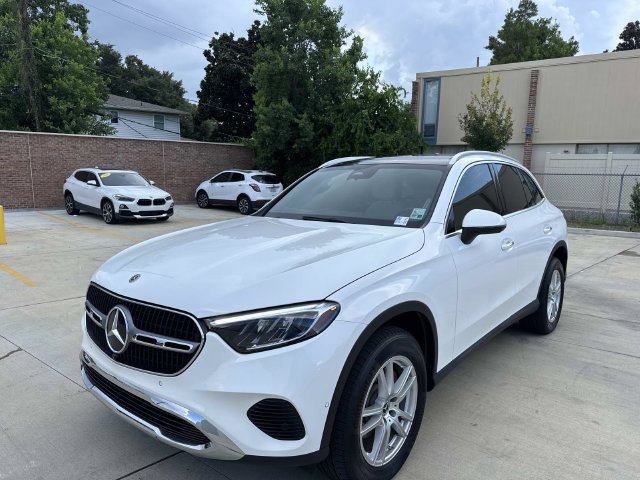 Used 2025 Mercedes-Benz GLC 300 4MATIC image 3