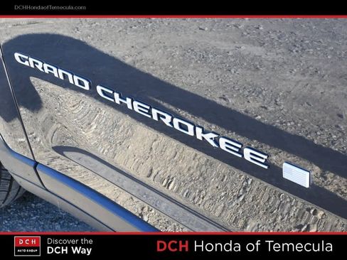 Used 2024 Jeep Grand Cherokee L Laredo image 7