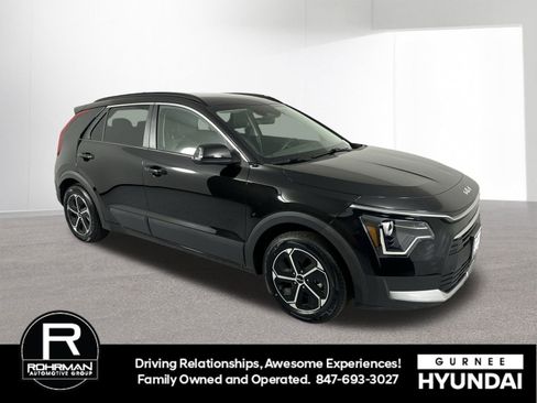 Used 2023 Kia Niro EX image 3