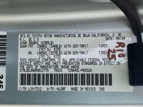 Used 2024 Toyota Tacoma TRD Off-Road image 23