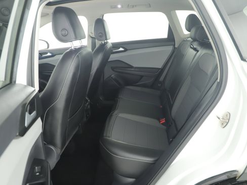 Used 2022 Volkswagen Taos SE image 16