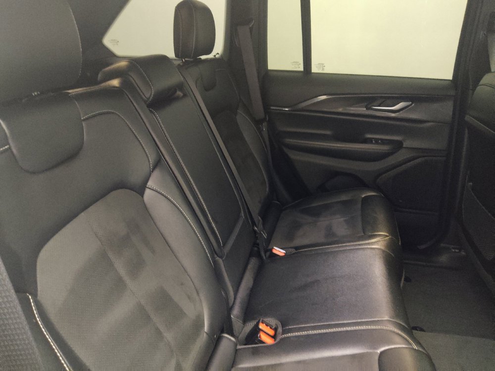 Used 2023 Jeep Grand Cherokee Altitude RWD image 19