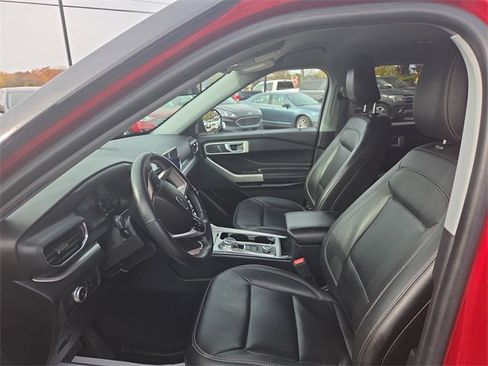 Certified 2022 Ford Explorer XLT w/ Equipment Group 202A image 35