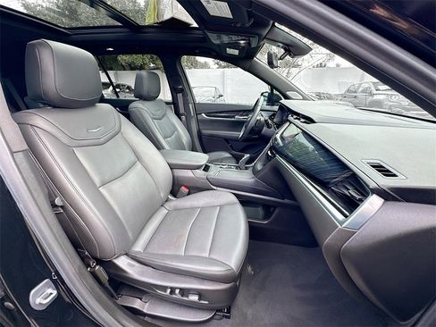 Used 2024 Cadillac XT6 Premium Luxury w/ Technology Package image 32