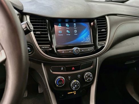 Used 2017 Chevrolet Trax LT w/ LT Convenience Package FWD image 25