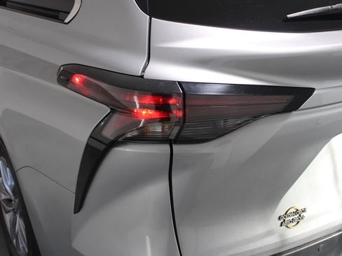 Used 2024 Toyota Sienna XLE image 53