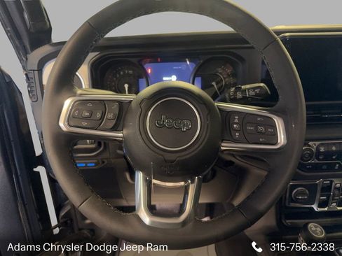 Used 2025 Jeep Wrangler Unlimited Sahara image 14