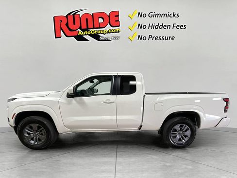 Used 2025 Nissan Frontier SV AWD/4WD image 3