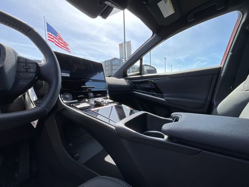 Used 2024 Subaru Solterra w/ Touring Package image 18