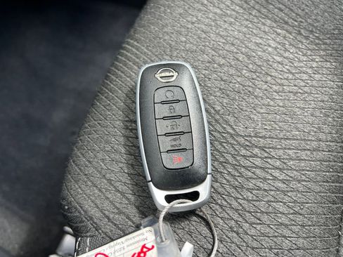 Used 2025 Nissan Rogue SV image 21