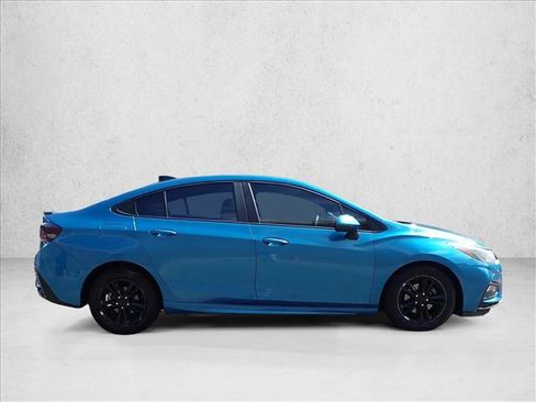 Used 2017 Chevrolet Cruze LT w/ Convenience Package FWD image 5
