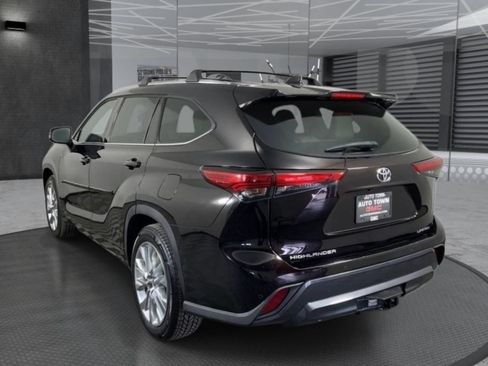 Used 2021 Toyota Highlander Limited FWD image 7