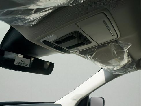 Used 2025 Honda Pilot Touring image 19