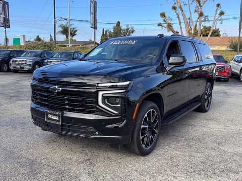 Used 2025 Chevrolet Suburban RST image 7
