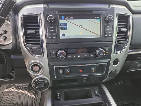 Used 2018 Nissan Titan SV w/ SV Convenience Package AWD/4WD image 26