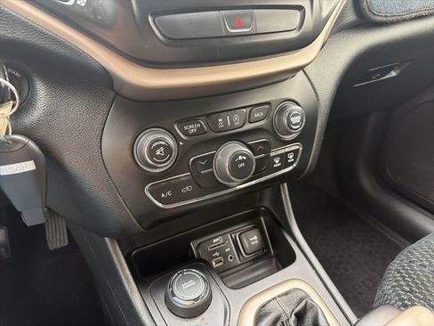 Used 2016 Jeep Cherokee Latitude w/ Cold Weather Group image 16