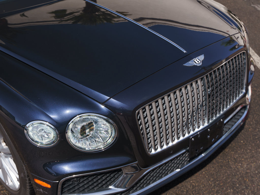 Used 2023 Bentley Flying Spur Plug-In Hybrid AWD/4WD image 34
