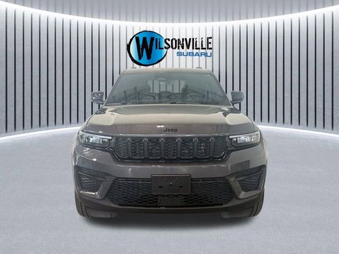 Used 2024 Jeep Grand Cherokee Altitude AWD/4WD image 4