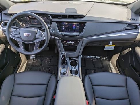 New 2026 Cadillac XT5 Luxury image 18