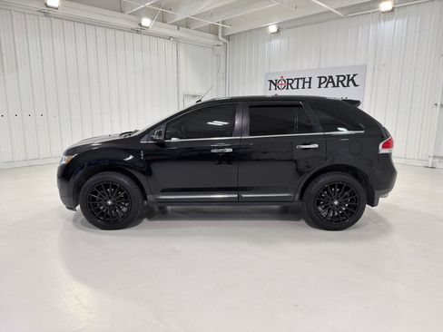 Used 2015 Lincoln MKX FWD w/ Equipment Group 101A image 2