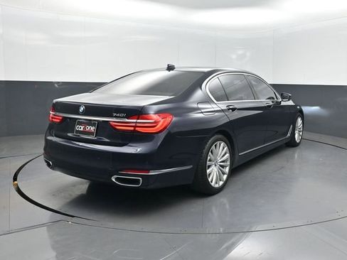 Used 2018 BMW 740i w/ Executive Package RWD image 40
