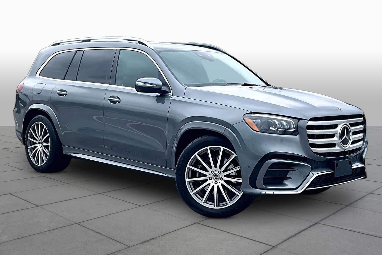 Used 2025 Mercedes-Benz GLS 450 4MATIC w/ AMG Line Exterior image 3