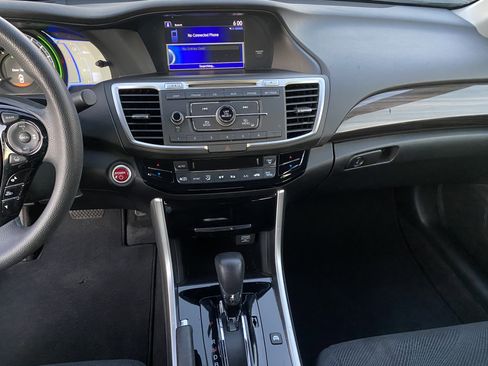 Used 2017 Honda Accord Hybrid Sedan image 12