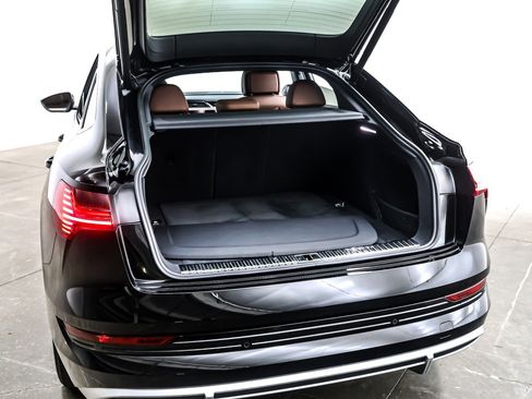 Used 2022 Audi e-tron Premium image 23