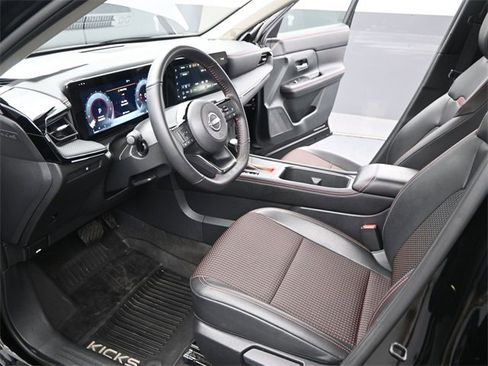 Used 2025 Nissan Kicks SR image 5