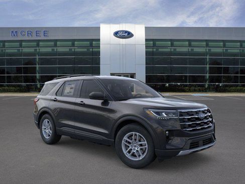 New 2026 Ford Explorer Active RWD image 7