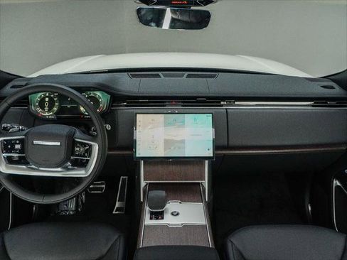 New 2025 Land Rover Range Rover Long Wheelbase SE image 19