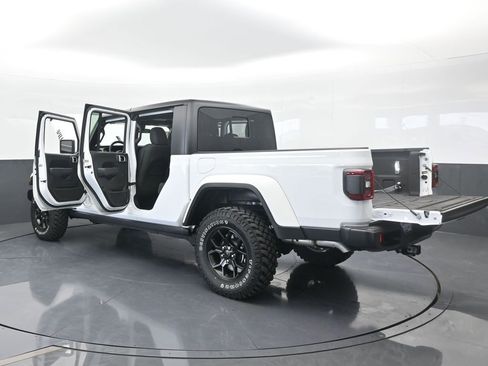 Used 2024 Jeep Gladiator Sport image 76