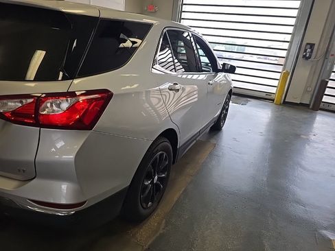 Used 2018 Chevrolet Equinox LT FWD image 3